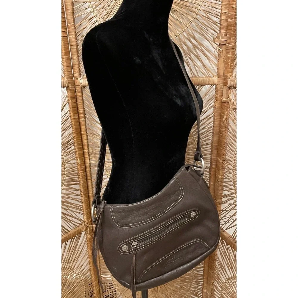 Stone Mountain Womens Crescent‎ Hobo Shoulder Bag Brown Leather Fringe Accents